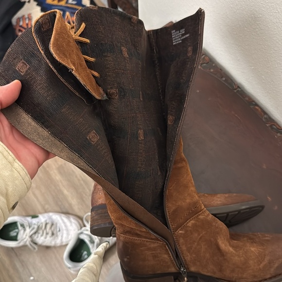 Born Hayden Boots in Rust Tobacco Distressed - Picture 16 of 16